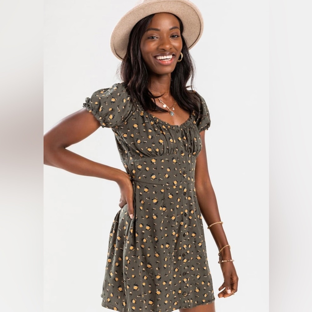 Size small Francesca’s floral dress